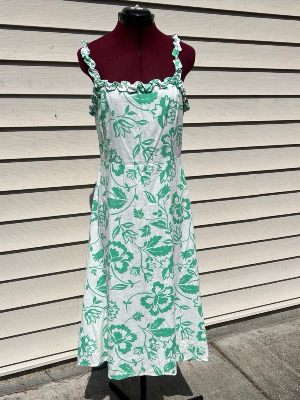 Draper James lien White Dress with Green Floral Print and Ruffle Straps